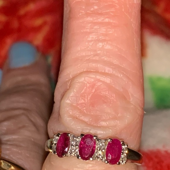 10K solid gold Ruby and Diamond Ring - Picture 3 of 15